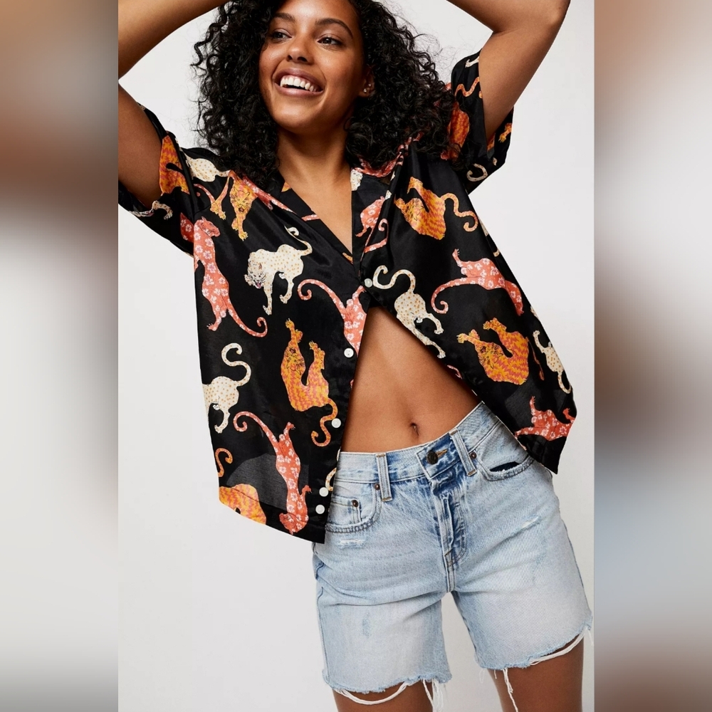 Urban Outfitters Hayden Tigers Large Cats Souvenir Button-Down Shirt M NWOT